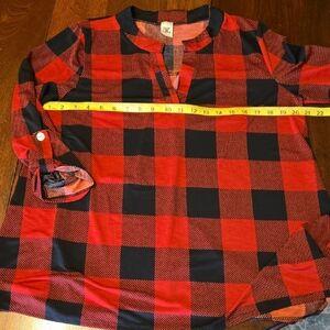 Size L Red and Black Plaid 3/4 Sleeve Shirt Buffalo Plaid